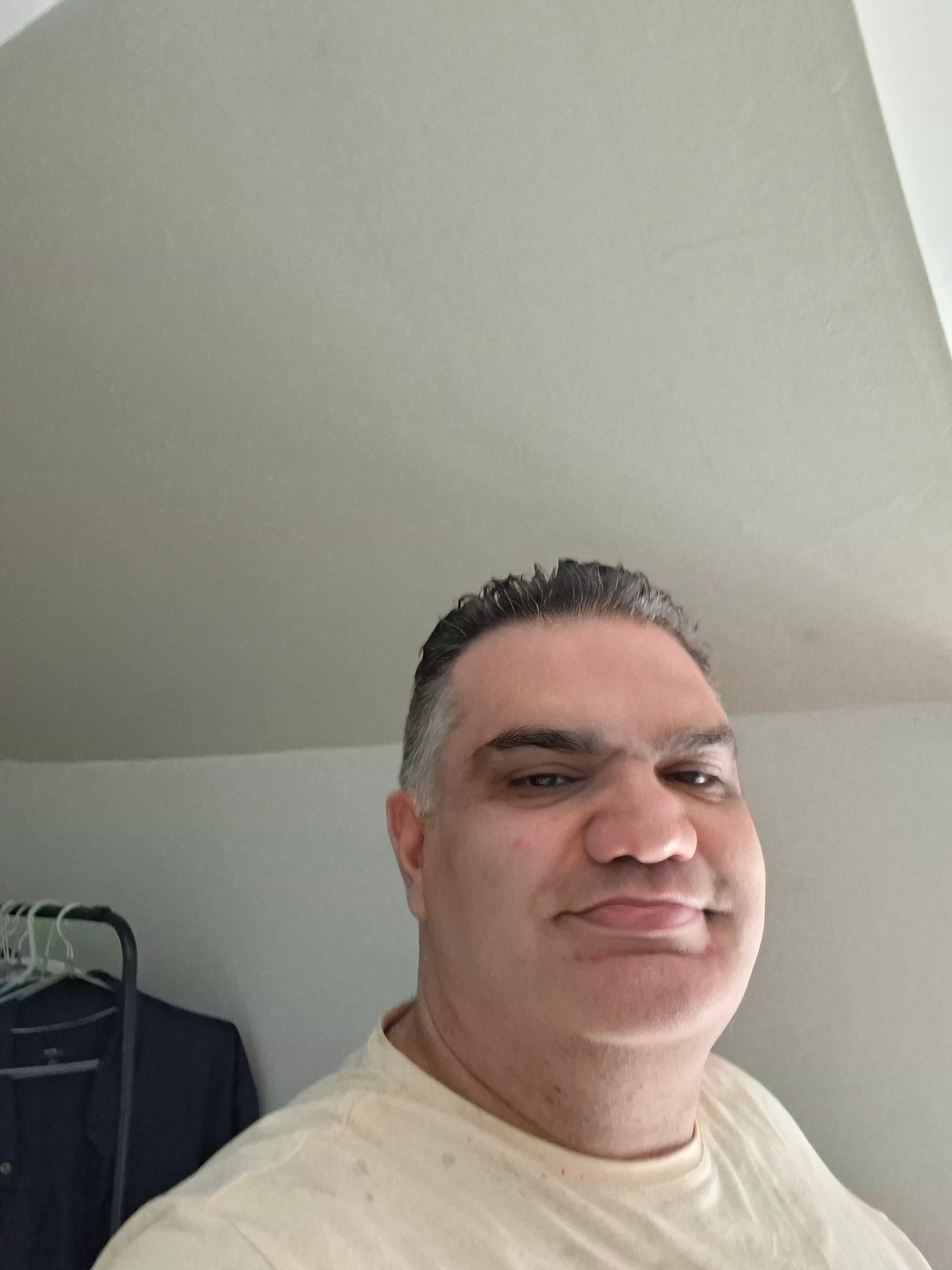 Frederic, BFF à Étampes
